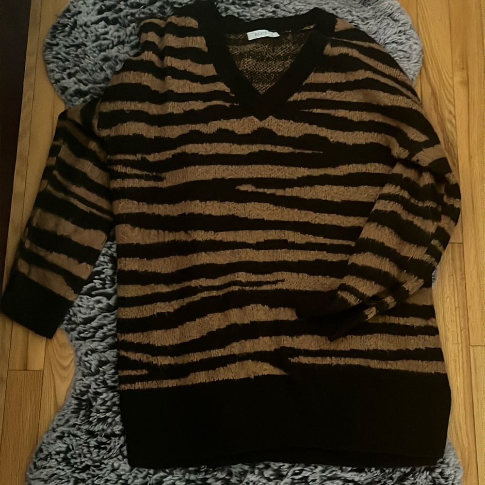 Ricki’s v neck tiger print knit sweater